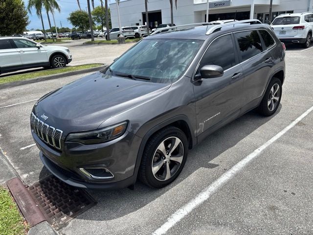 2019 Jeep Cherokee Limited in Granite Crystal Metallic Clearcoat — front three-quarter view