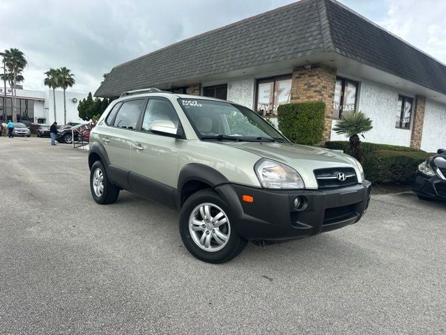 2007 Hyundai Tucson Base in Beige — front three-quarter view